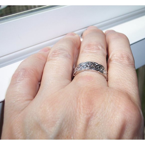 925 STERLING SILVER Celtic Irish Endless Knot Band Ring - Picture 4 of 15